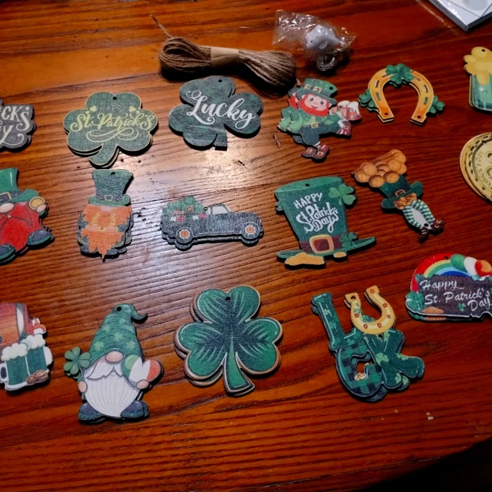 St. Patrick's Day wooden banner pieces and wooden ornaments decor - Picture 3 of 3